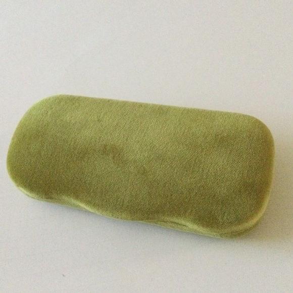 GUCCI CHARTREUSE VELVET SUNGLASSES CASE WITH CLEANING CLOTH - Picture 1 of 9